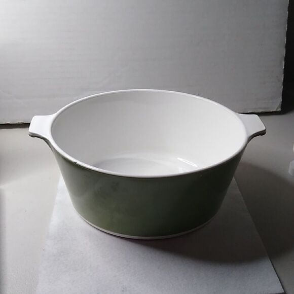 Vintage Corning Ware B-2-1/2-B Green and White 2 1/2 QT Ceramic Baking Dish - Picture 1 of 11